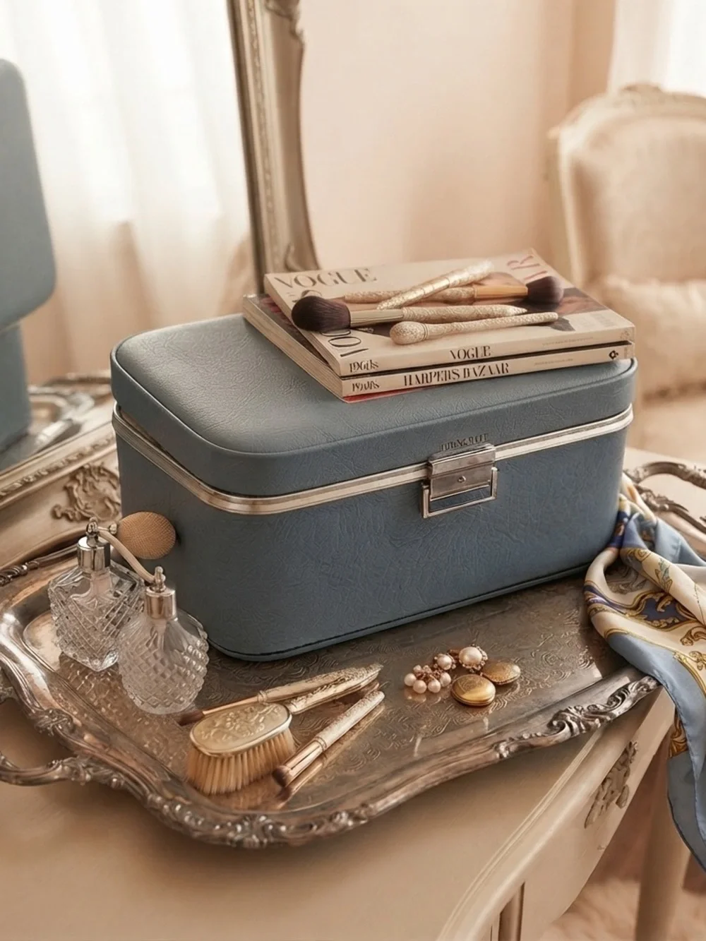 Vintage Towncraft Slate Blue Train Case Hard Shell Makeup Cosmetic Travel Bag